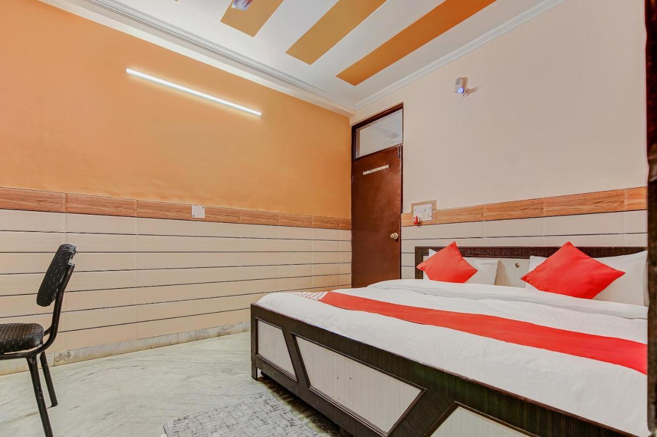 Oyo Park View Guest House Near Edm Mall Nové Dillí Exteriér fotografie