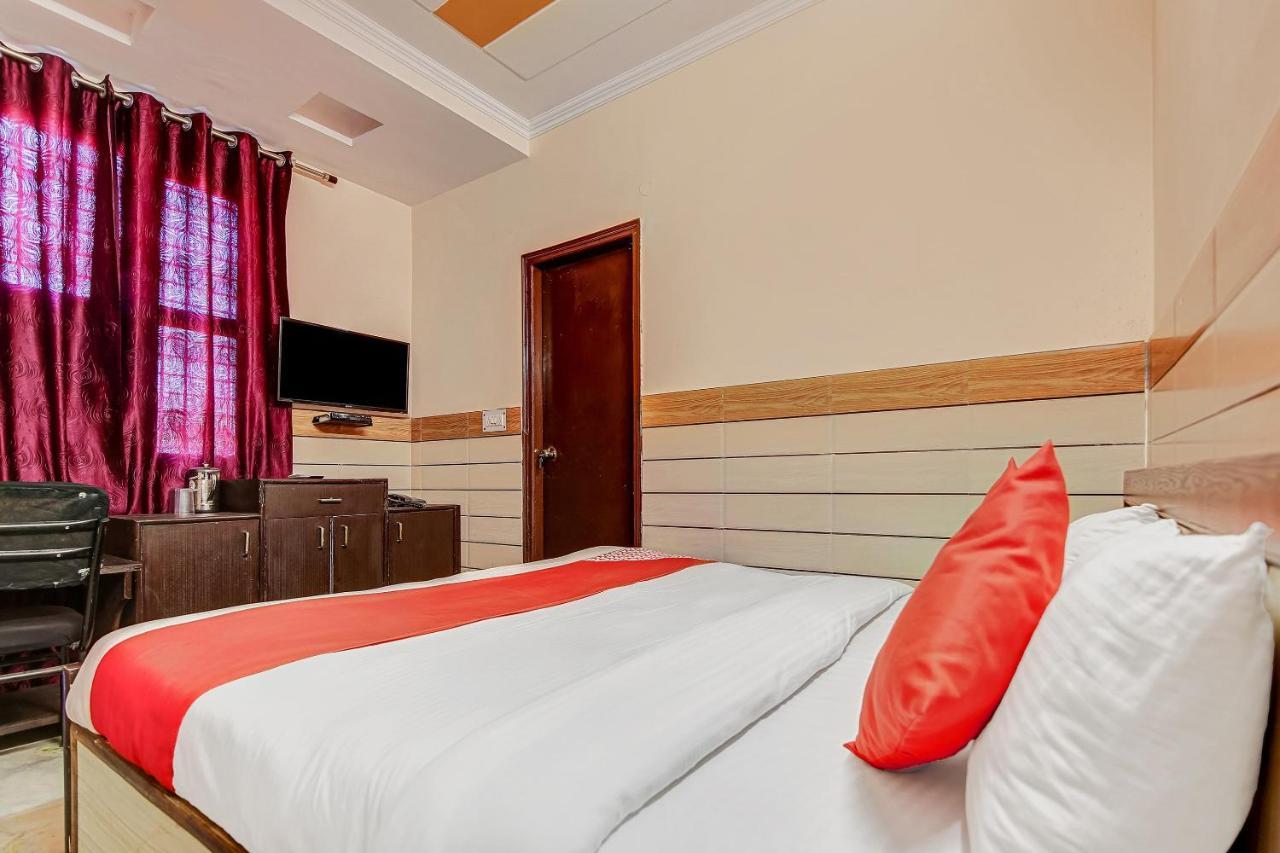 Oyo Park View Guest House Near Edm Mall Nové Dillí Exteriér fotografie