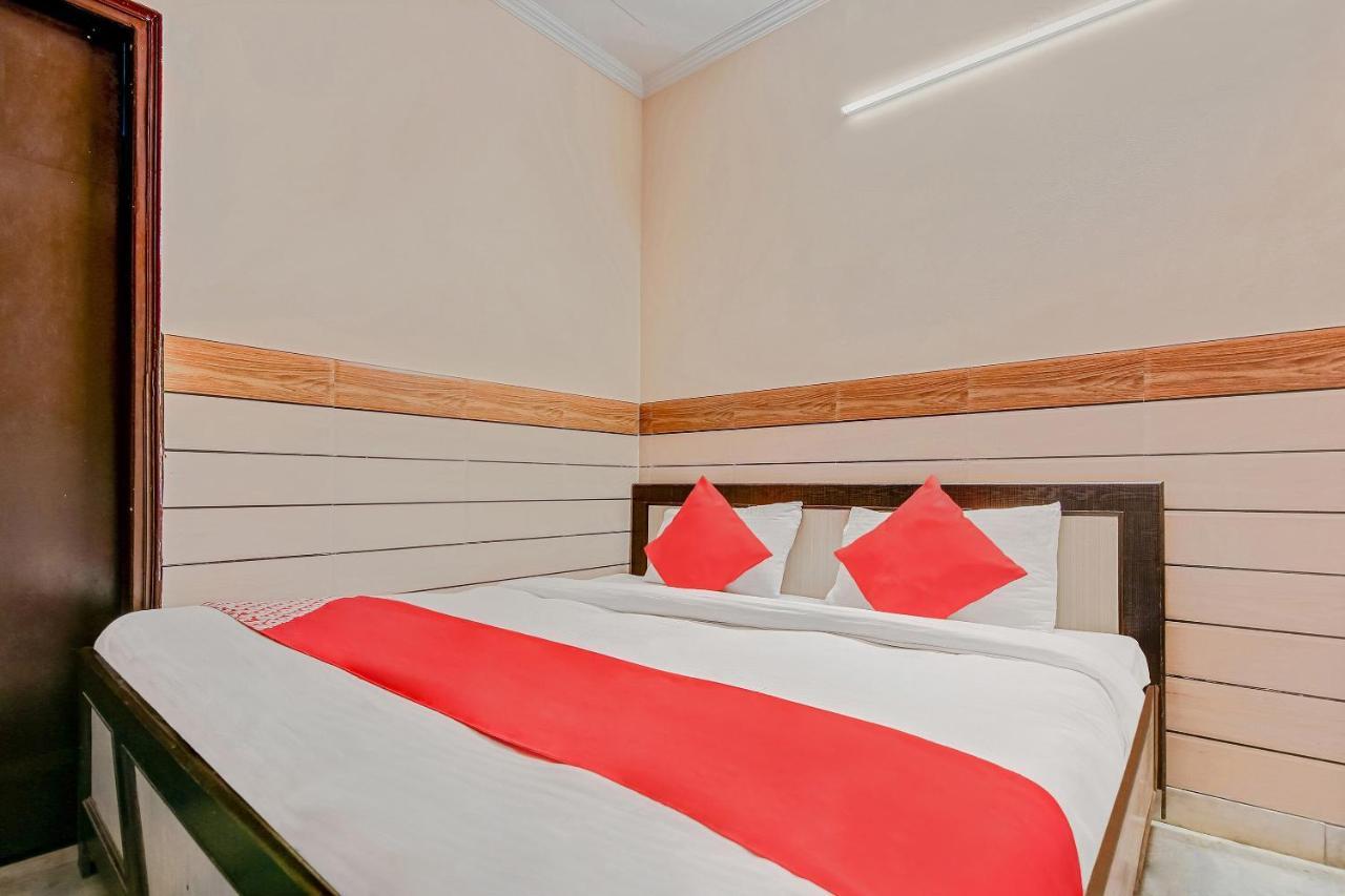 Oyo Park View Guest House Near Edm Mall Nové Dillí Exteriér fotografie