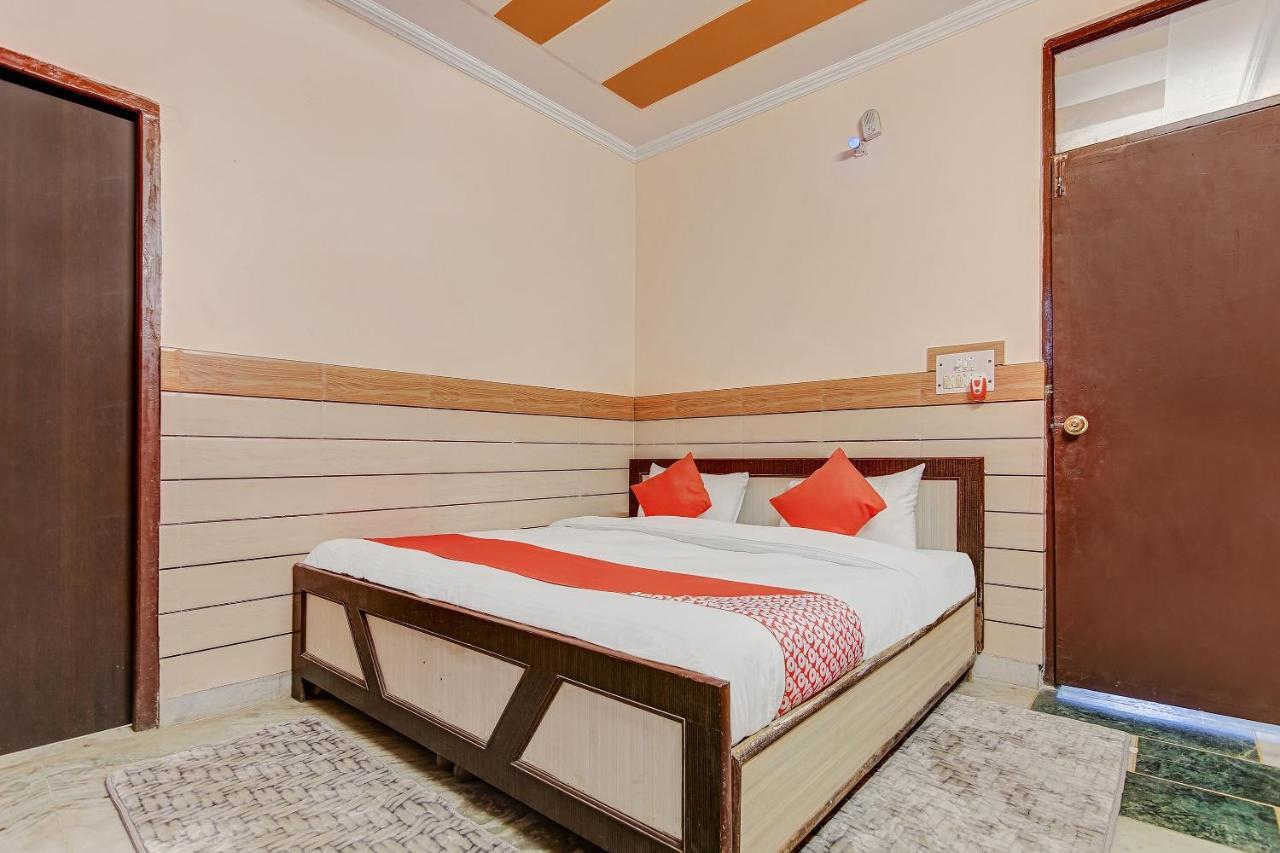 Oyo Park View Guest House Near Edm Mall Nové Dillí Exteriér fotografie